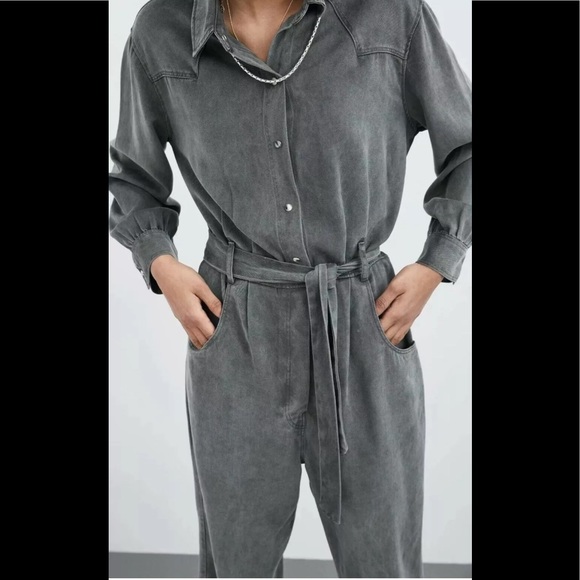 ⚡️SOLD⚡️ZARA grey LONG sleeves BELTED JUMPSUIT - Picture 3 of 5